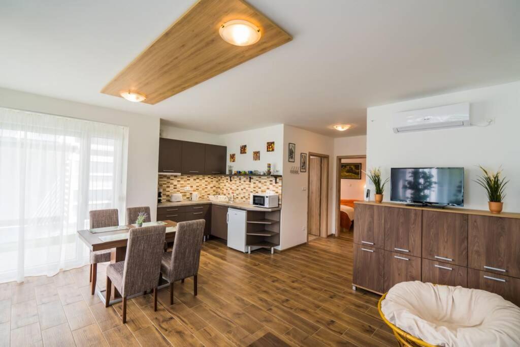 Gemini Apartments II Сиофок Екстериор снимка