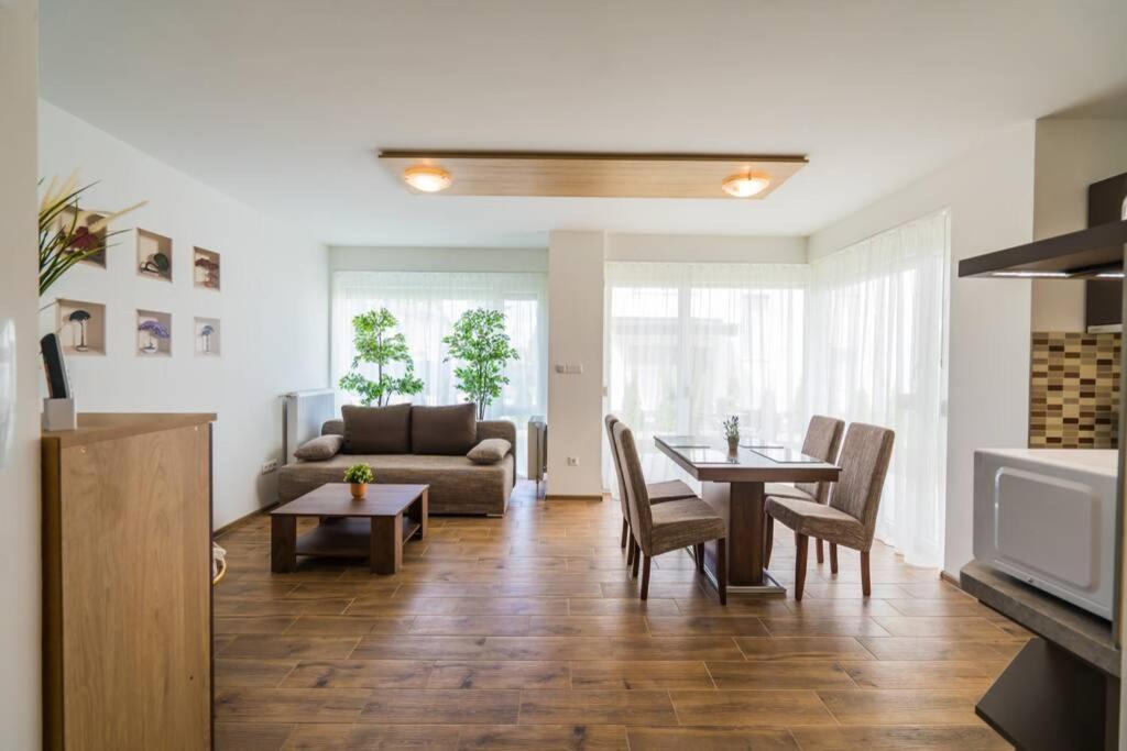 Gemini Apartments II Сиофок Екстериор снимка